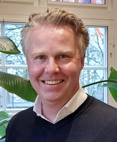 Headshot van Alex van der Plaats, B2B-GTM consultant. Headshot van Alex van der Plaats, B2B-GTM consultant.